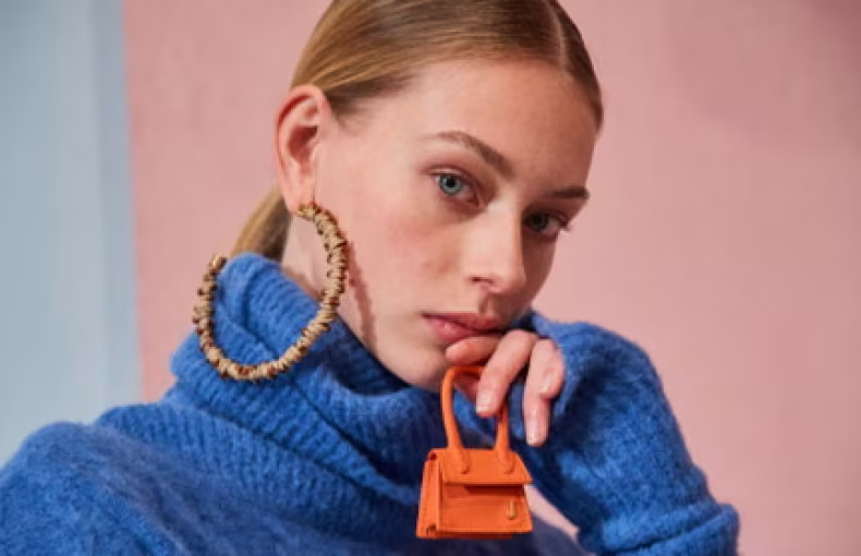 حقائب اليد الصغيرة: كيفية شراء وارتداء حقيبة يد صغيرة من تصميم مصمم أزياء